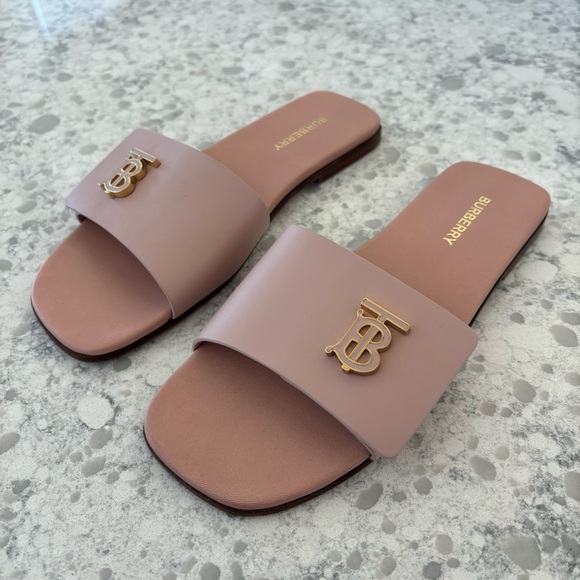 NWOT BURBERRY Sloane Tb Flat Sandal, Size 37 - Picture 1 of 16